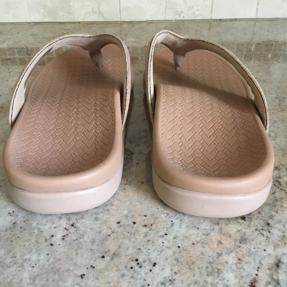 NEW Vionic Tava Suede Desert Sand Thong Sandals - Picture 6 of 12